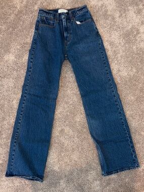Abercrombie & Fitch 90’s relaxed fit high rise Dark Blue Jeans size 25R